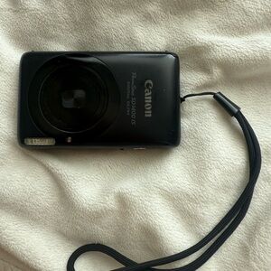 Canon PowerShot SD4000 IS Black Camera